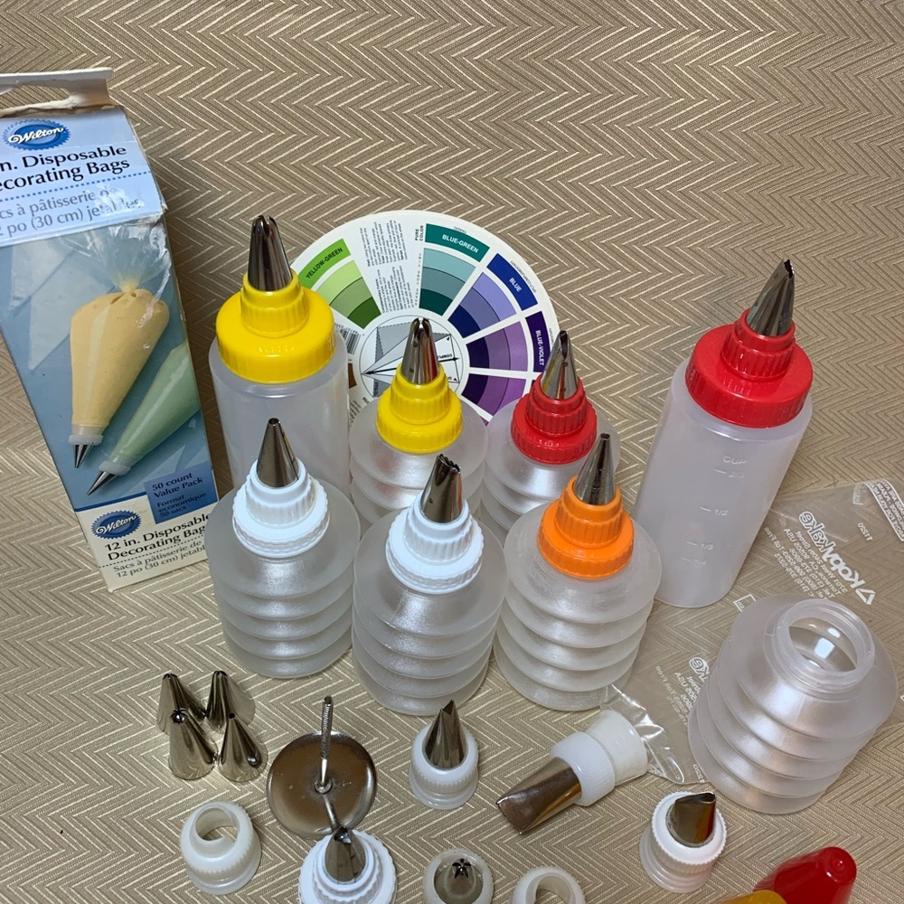 Decorating Kit with Caps and Tips - Picture 2 of 6